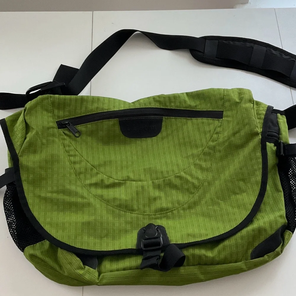 L.L. Bean Green Commuter Messenger Laptop Crossbody Bag with Black Accents - Picture 3 of 15